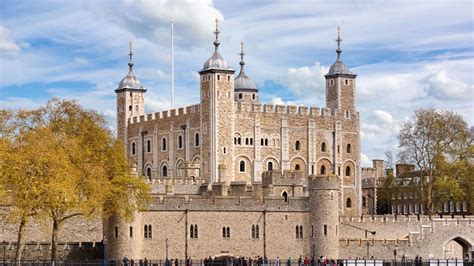 The Tower of London! Uncovering Centuries of History and Royal Intrigue