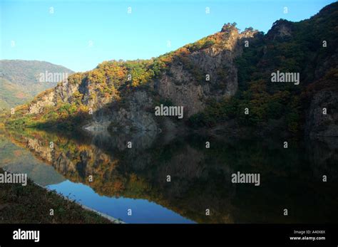  Guanmenshan National Forest Park: Stary Las W Sercu Chin, Idealne Miejsce Na Piesze Wycieczki!