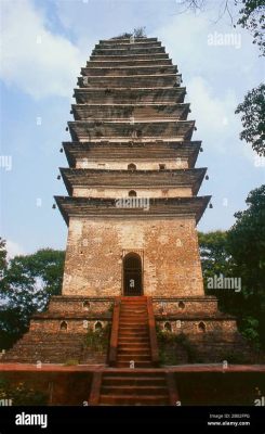  Lingbao Pagoda: Skarb starożytności na skale nad Minjiang!